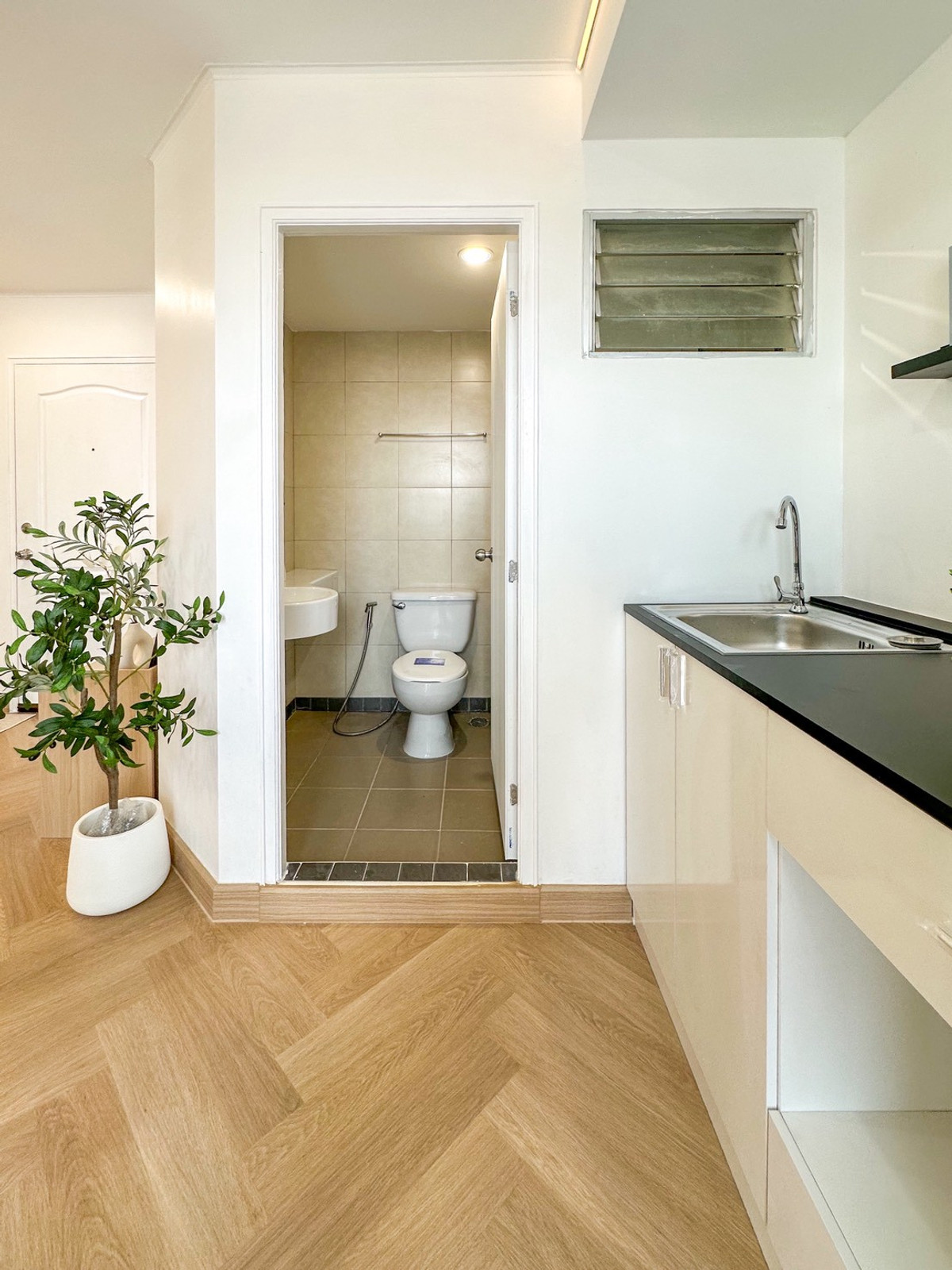 ขายคอนโดบางแค เพชรเกษม : 🔥 ห้องสวย! รีโนเวทใหม่ทั้งห้อง สไตล์มินิมอลอบอุ่น ลุมพินี คอนโดทาวน์ บางแค เฟอร์ฯ แน่น ผ่อนถูกกว่าเช่า.!