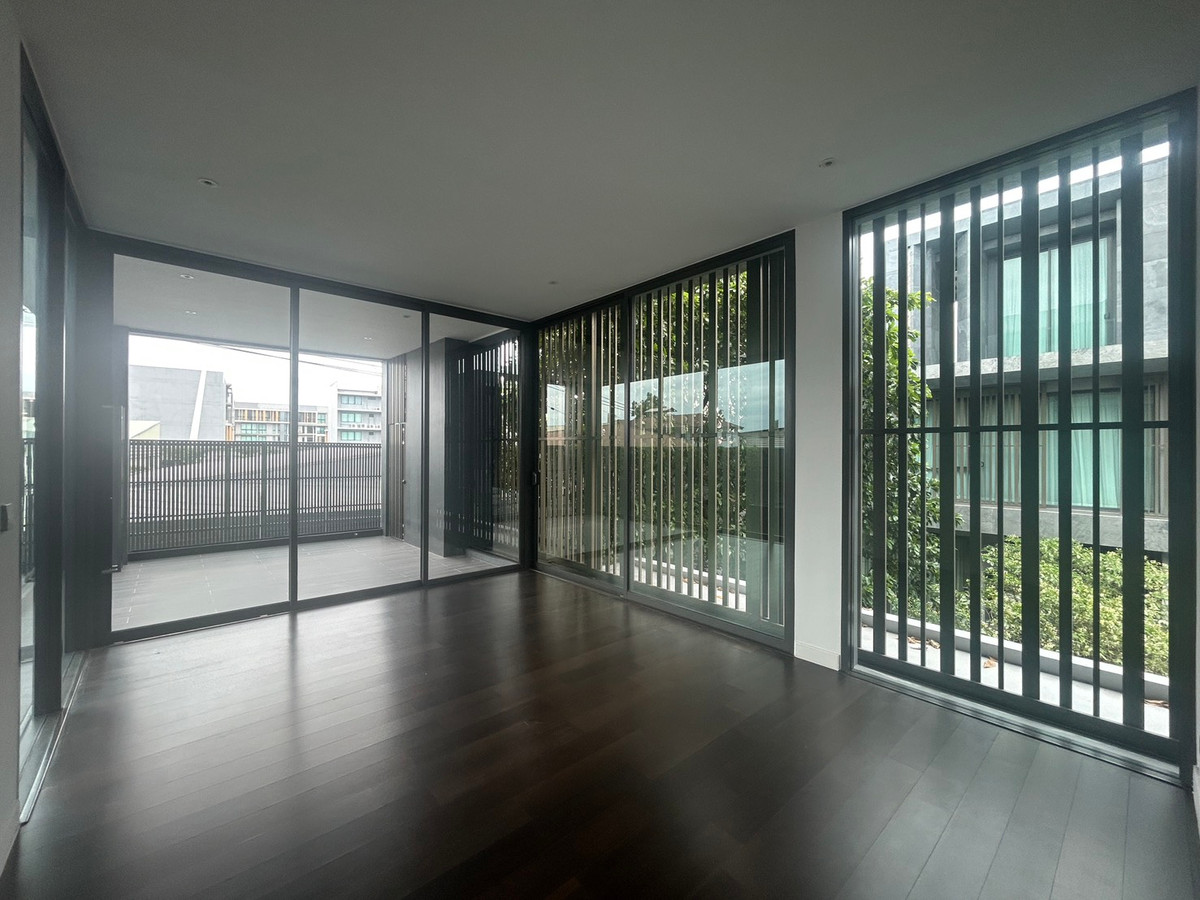 ขายบ้านเลียบทางด่วนรามอินทรา : ขายบ้านเดี่ยวบูก้าน โยธินพัฒนา 3 ชั้น 112.80 วา พื้นที่ใช้สอย 737 ตรม.  พร้อมสระว่ายน้ำ เเละลิฟท์โดยสาร