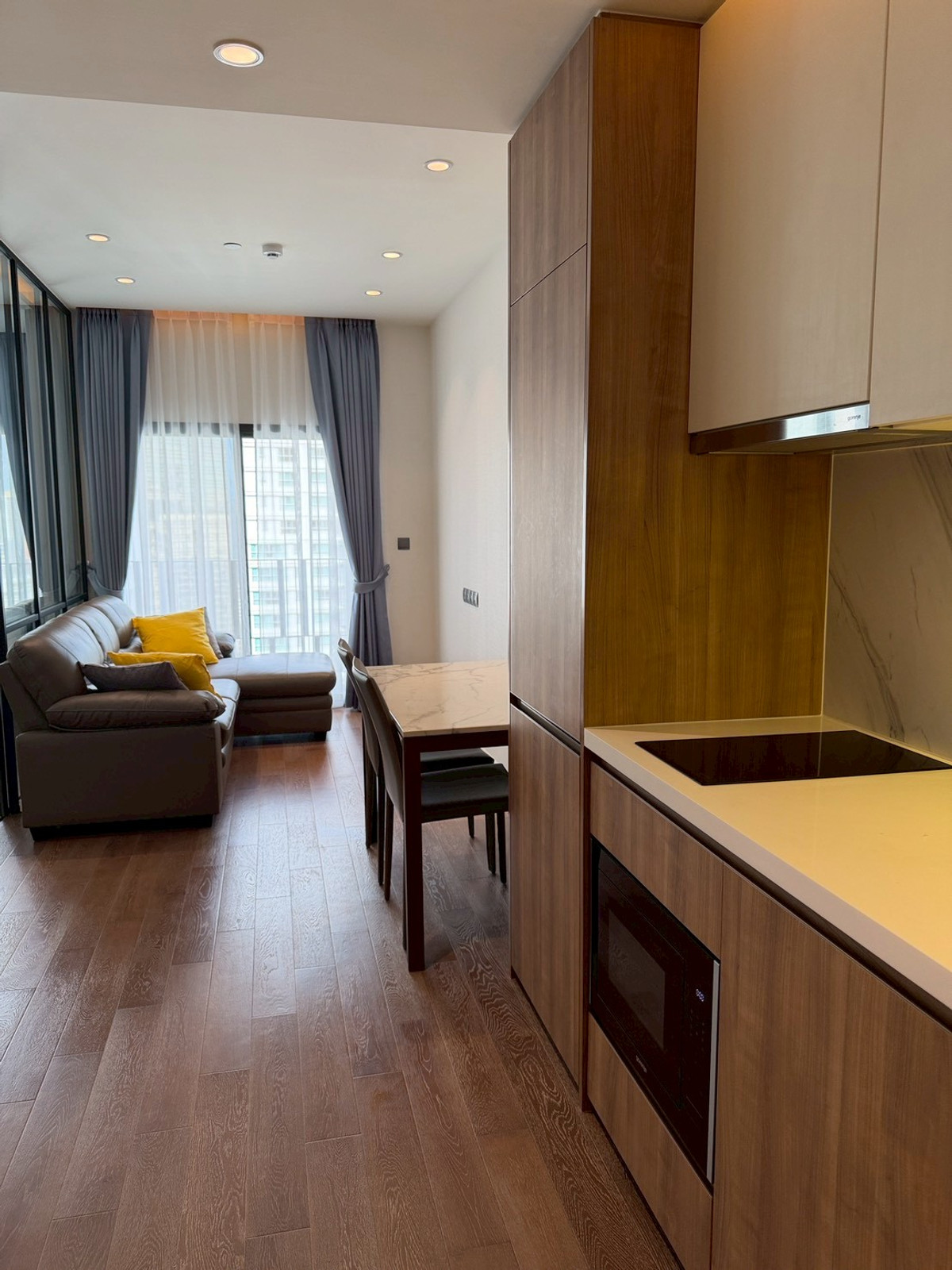 For RentCondoSukhumvit, Asoke, Thonglor : Condo Muniq Sukhumvit 23, convenient travel, near BTS, there is a shuttle, beautiful room, fully furnished, ready to move in!!