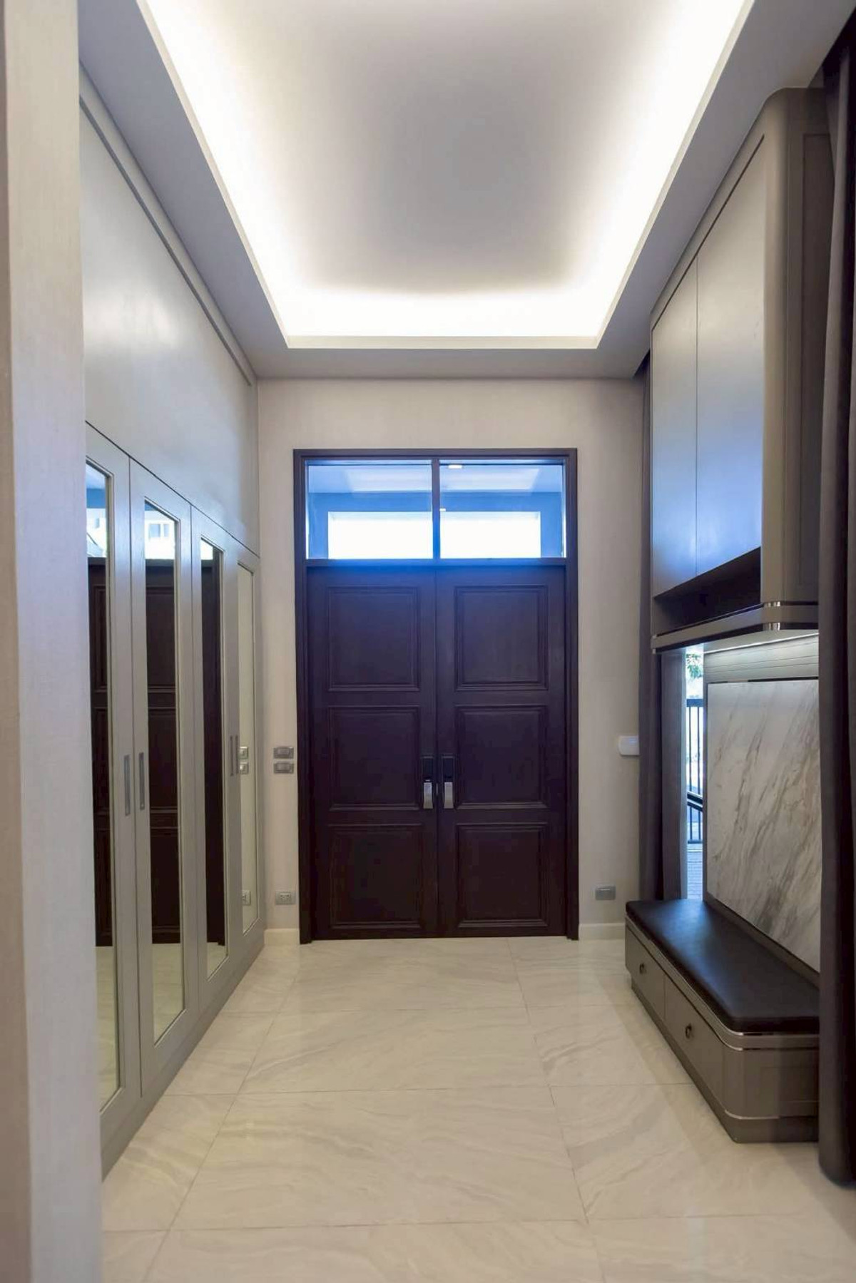 For RentHouseKaset Nawamin,Ladplakao : Artale Ekkamai–Ramintra Fully Furnished 3-Storey Detached Home in Prime City Location Please call: 062-496-6454