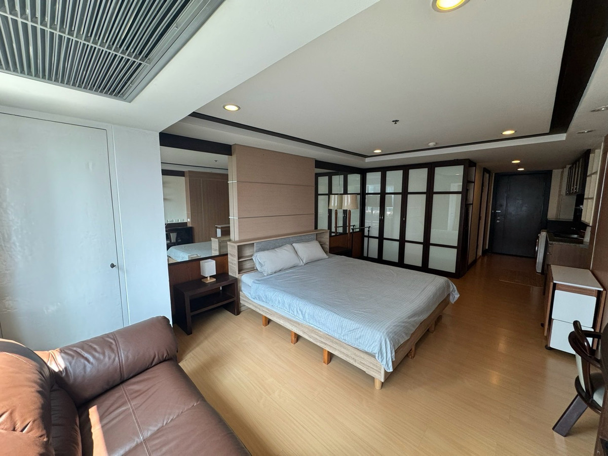 ให้เช่าคอนโดนานา : For Rent | The Trendy Condominium | studio | 1-bathroom | 35 sqm | BTS Nana (2 min) | BTS Asoke (5 min) walking distance