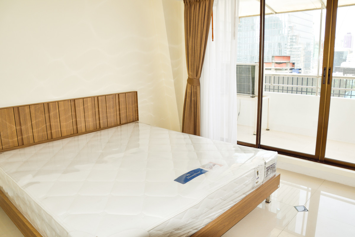 ให้เช่าคอนโดสีลม ศาลาแดง บางรัก : For Rent  Diamond Tower 2BED 1BATH sqm Fully Furnished 200m. to Chong Nonsi BTS Station Very nice view of the city