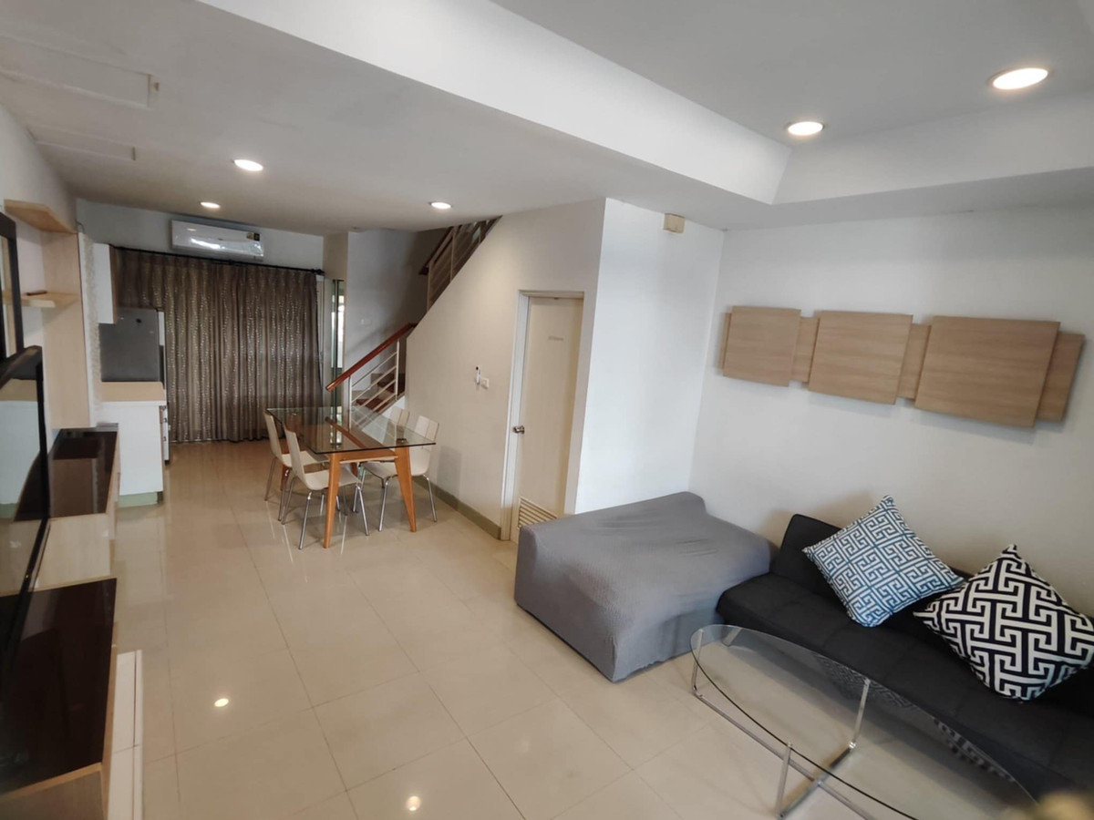 For RentTownhomePattanakan, Srinakarin : House for rent in the middle of the city, The Paris, Soi Krungthep Kreetha 7.