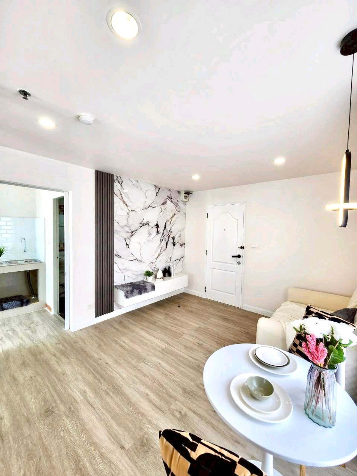 ขายคอนโดรัชดา ห้วยขวาง : ขายคอนโด ✅️ใกล้ MRT รัชดา ห้องรีโนเวท เฟอร์นิเจอร์ใหม่ทั้งหมด 