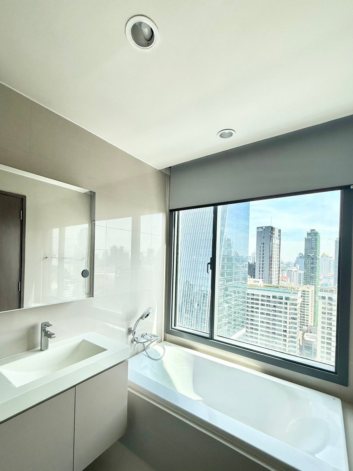 For SaleCondoRatchathewi,Phayathai : Pyne by Sansiri【𝐒𝐄𝐋𝐋 & 𝐑𝐄𝐍𝐓】🔥Luxurious white design creates a bright, airy, and organized feeling.🔥 Contact Line ID: @hacondo