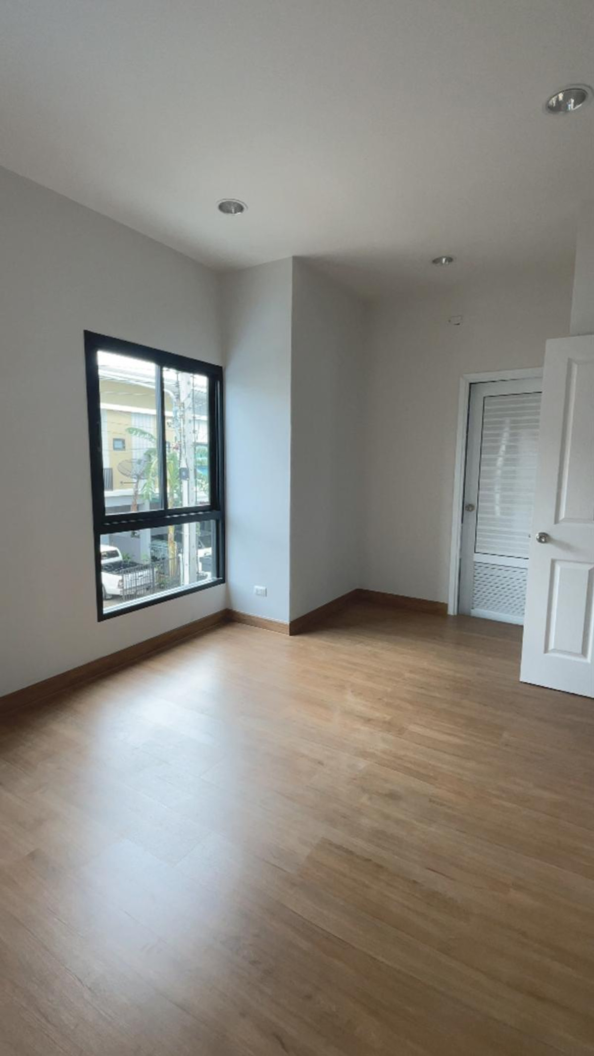 ขายทาวน์โฮมปทุมธานี รังสิต ธรรมศาสตร์ : ขายทาวน์โฮม เดอะ โมดิช ราชพฤกษ์ - กาญจนาภิเษก หน้ากว้าง รีโนเวทใหม่ คลองพระอุดม ลาดหลุมแก้ว ปทุมธานี CX-53494