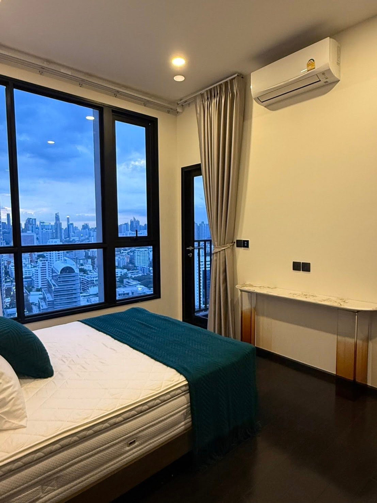 For RentCondoSukhumvit, Asoke, Thonglor : Park Origin Thonglor Condo, convenient travel, near BTS, there is a shuttle, beautiful room, fully furnished, ready to move in!!