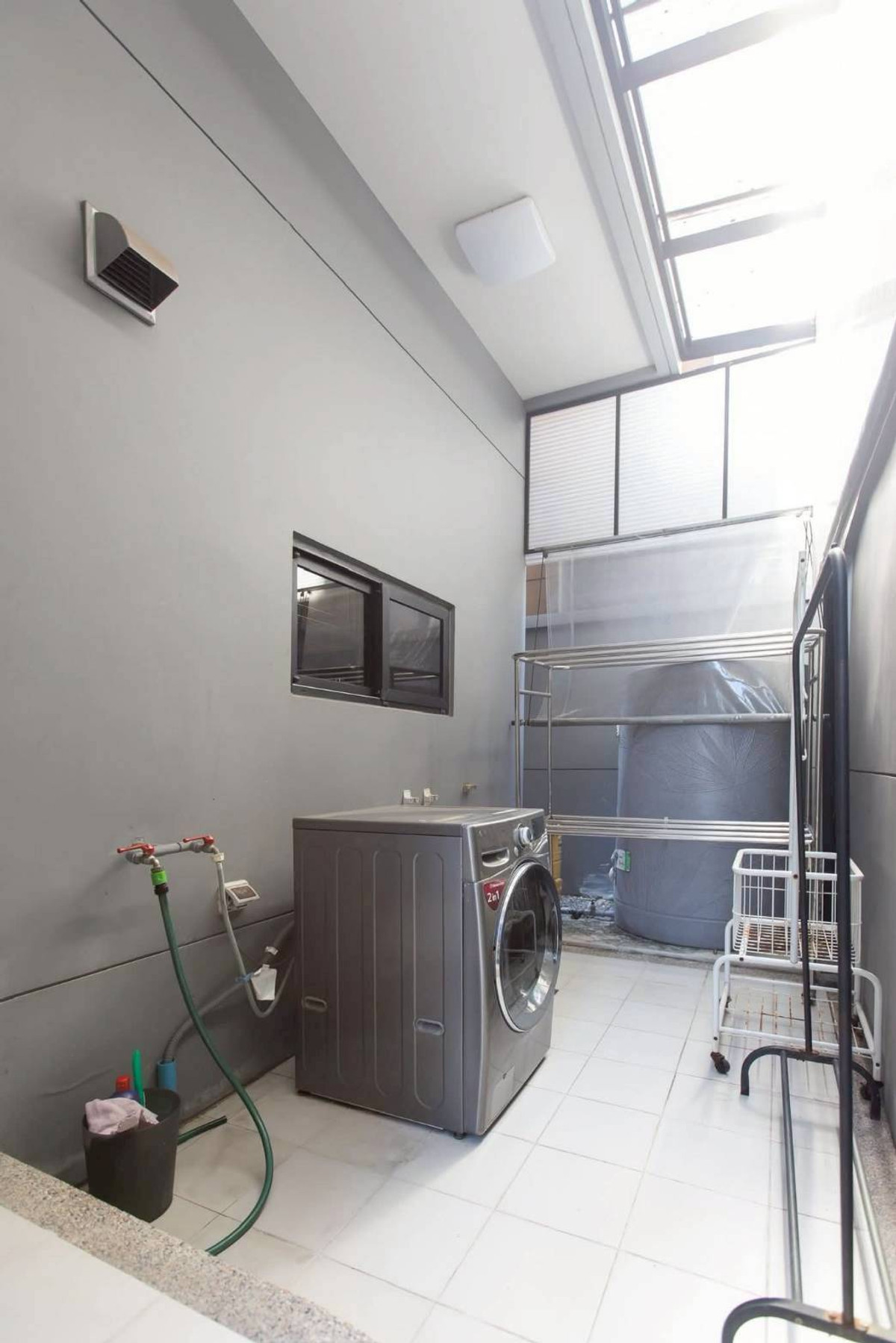 For RentHouseKaset Nawamin,Ladplakao : Artale Ekkamai–Ramintra Fully Furnished 3-Storey Detached Home in Prime City Location Please call: 062-496-6454