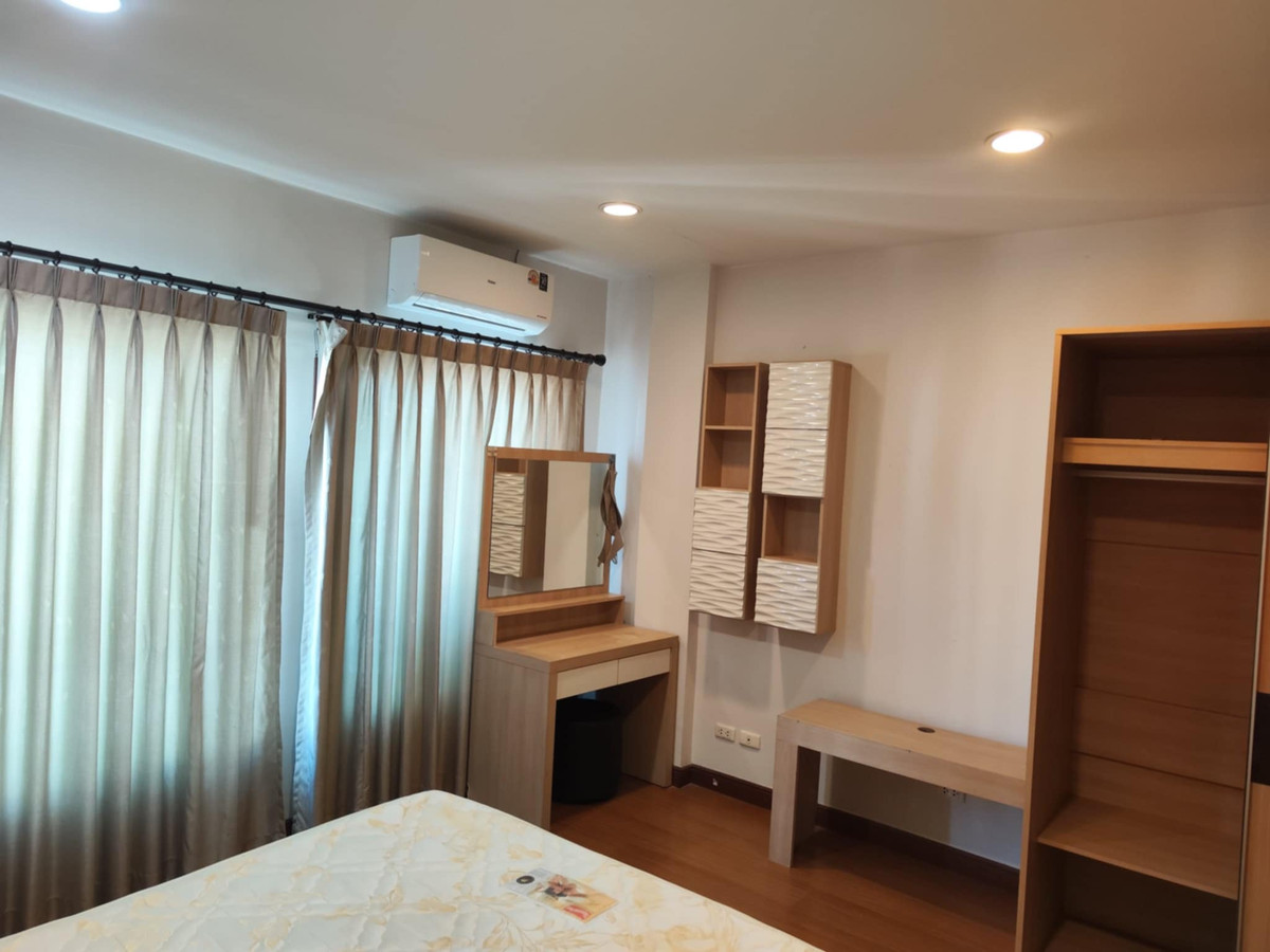 For RentTownhomePattanakan, Srinakarin : House for rent in the middle of the city, The Paris, Soi Krungthep Kreetha 7.