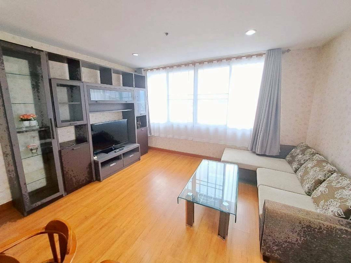 For SaleCondoSriracha Laem Chabang Ban Bueng : Sriracha Condo Ville, 11th floor, area 48.82 sq m., has a balcony, beautiful view, near the pier going to Koh Sichang, corner room, 1 bedroom, price 1.7 million baht.