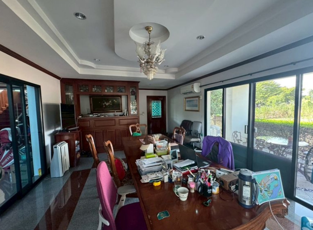 For SaleHousePathum Thani,Rangsit, Thammasat : For sale: 2-storey detached house, area 400 sq m. (1 rai), with 2 other houses and 1 more residence, with parking lot. in the same fence Muang Aek Rangsit, Rangsit University, Pathum Thani