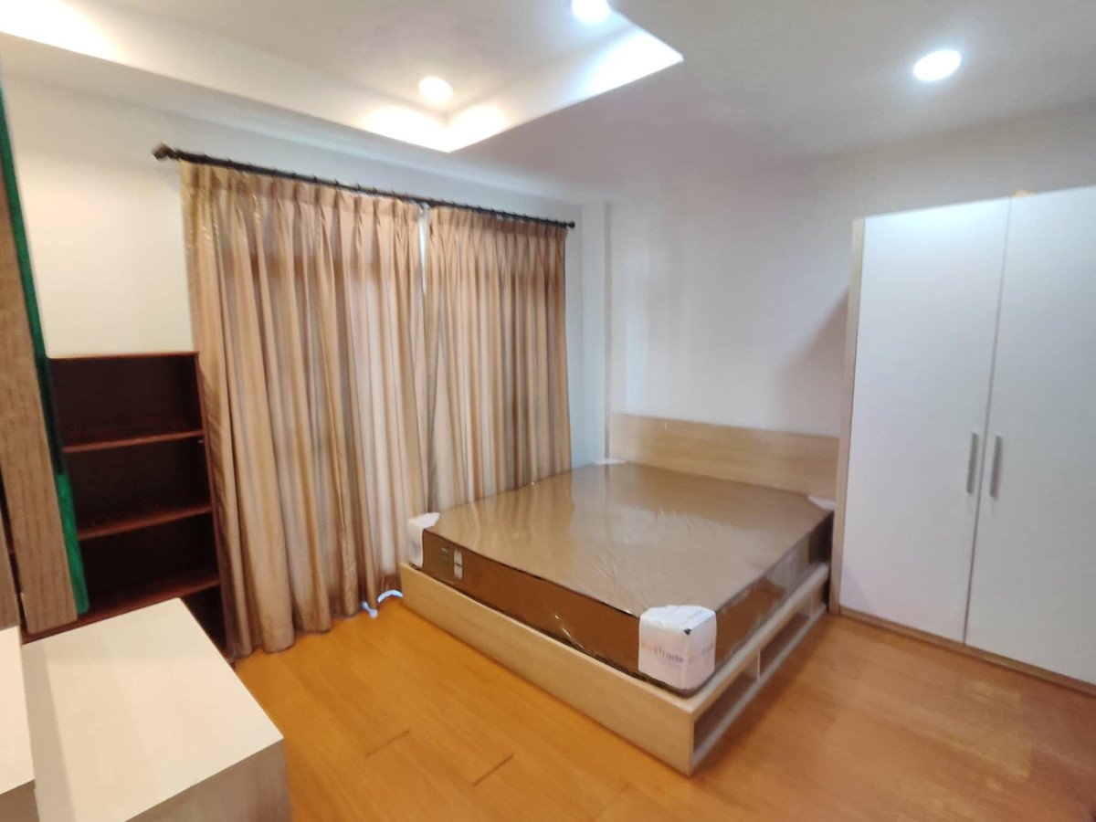For RentTownhomePattanakan, Srinakarin : House for rent in the middle of the city, The Paris, Soi Krungthep Kreetha 7.