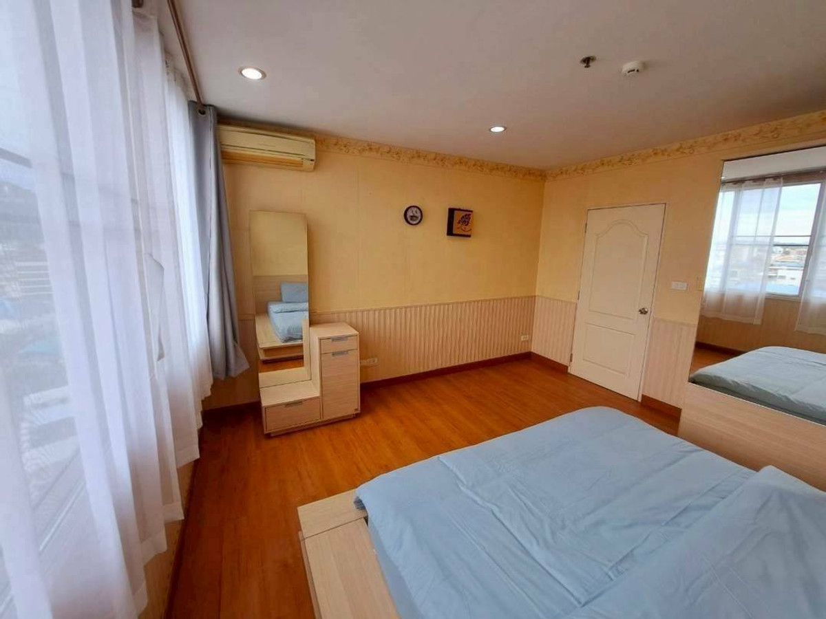 For SaleCondoSriracha Laem Chabang Ban Bueng : Sriracha Condo Ville, 11th floor, area 48.82 sq m., has a balcony, beautiful view, near the pier going to Koh Sichang, corner room, 1 bedroom, price 1.7 million baht.