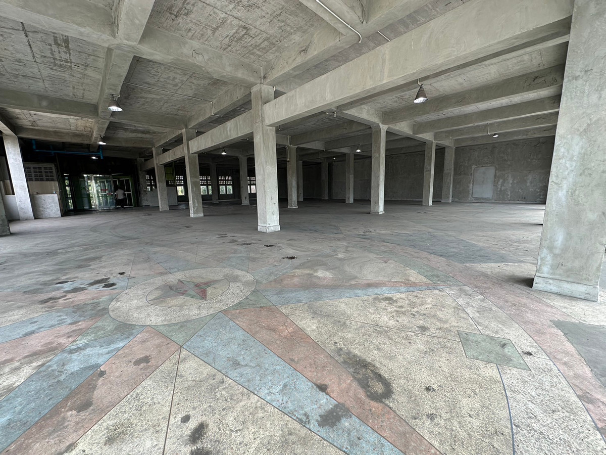 For RentShowroomSamut Prakan,Samrong : For rent Showroom near Suvarnaphumi airport!🎈 total area of 2,100 sq.m. ready for immediate lease.