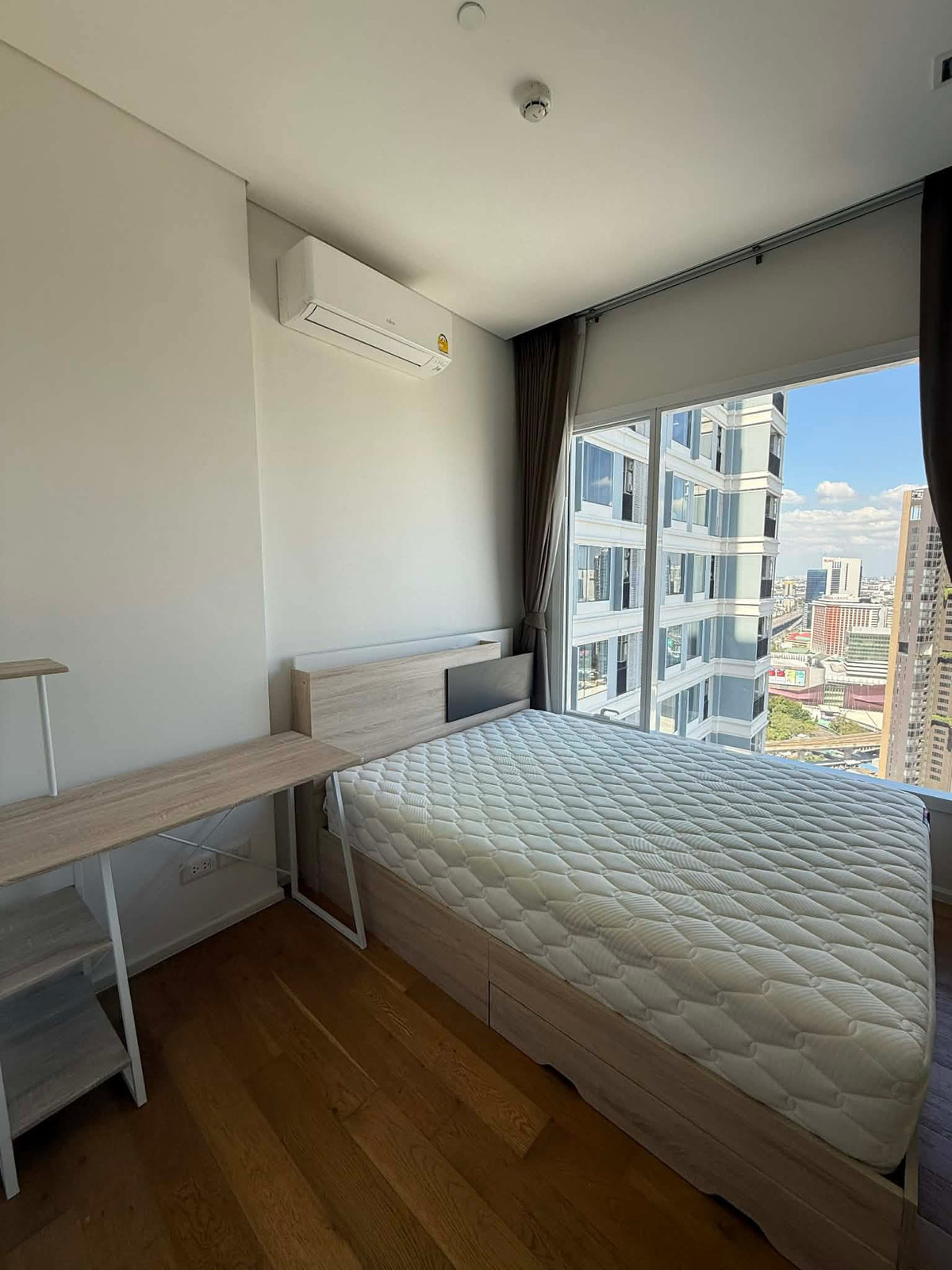 For RentCondoLadprao, Central Ladprao : For Rent 🔥 The Saint Residences 🔥 Near MRT Phahonyothin. Fully furnished with appliances.