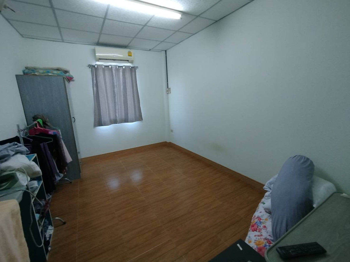 ขายอาคารพาณิชย์นนทบุรี บางใหญ่ บางบัวทอง : ขายอาคารพาณิชย์ หมู่บ้านบัวทอง 18    2.5 ชั้น 17 ตรว.