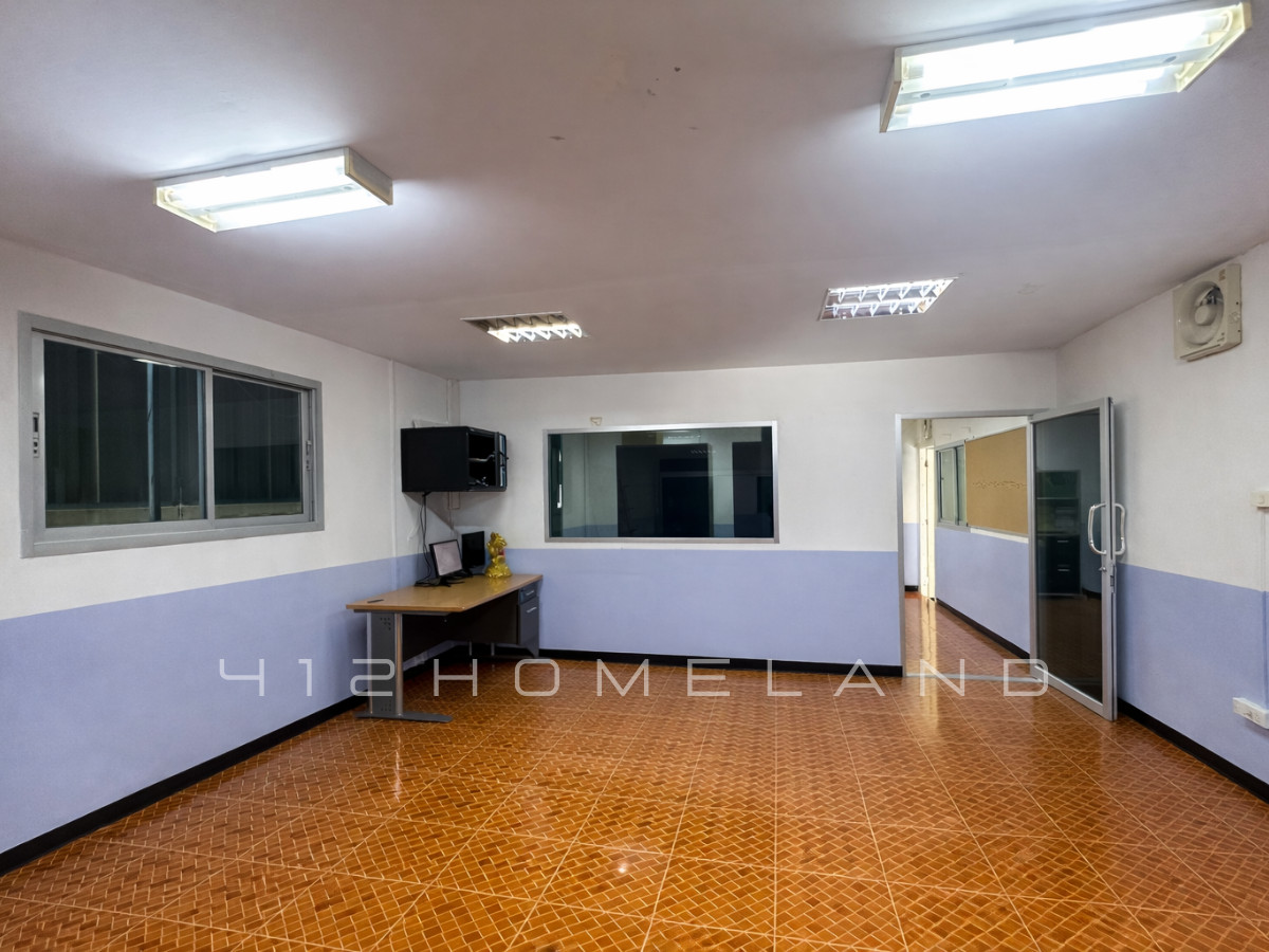 For SaleWarehouseSamut Prakan,Samrong : Urgent sale! Warehouse-factory 850 sq m, area 1 rai, large vehicles can enter, complete water and electricity, Bang Sao Thong, Samut Prakan.