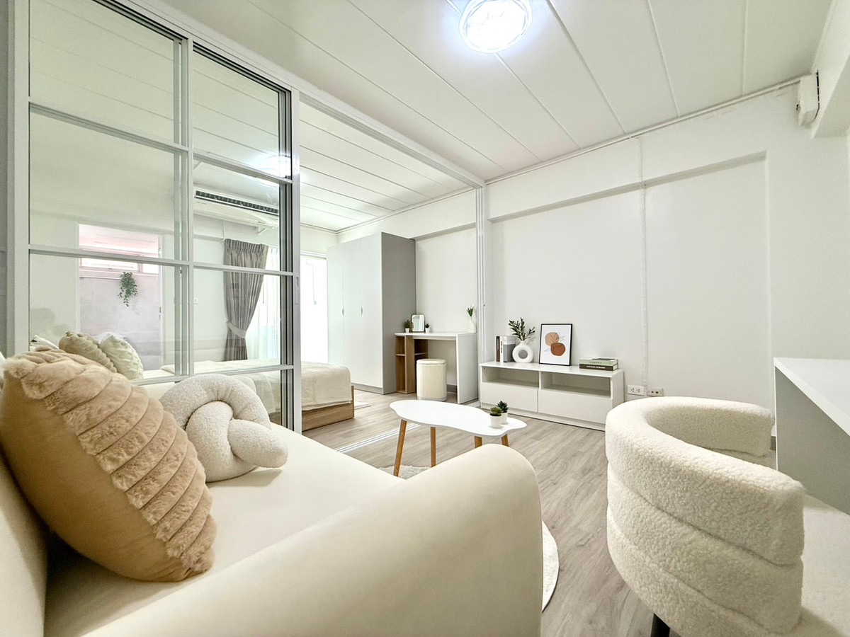 For SaleCondoLadprao101, Happy Land, The Mall Bang Kapi : Urgent sale!!! Condo Studio Zone (Studio Zone Condo) Lat Phrao 102, near MRT Yellow Line, Bang Kapi Station.