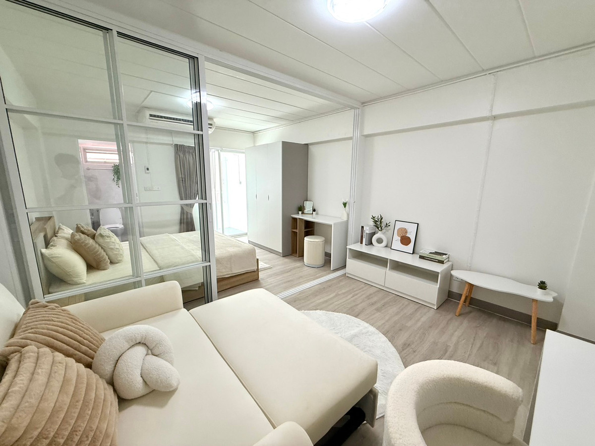 For SaleCondoLadprao101, Happy Land, The Mall Bang Kapi : Urgent sale!!! Condo Studio Zone (Studio Zone Condo) Lat Phrao 102, near MRT Yellow Line, Bang Kapi Station.