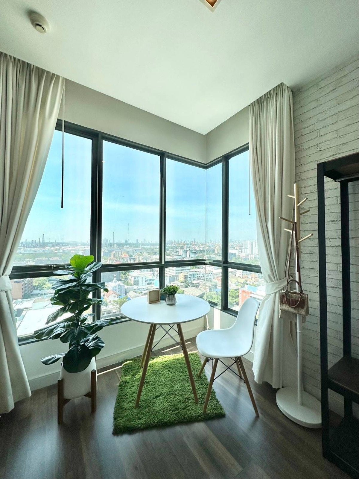 For SaleCondoOnnut, Udomsuk : Condo for Sale: The Room Sukhumvit 62 Near BTS Ekkamai 