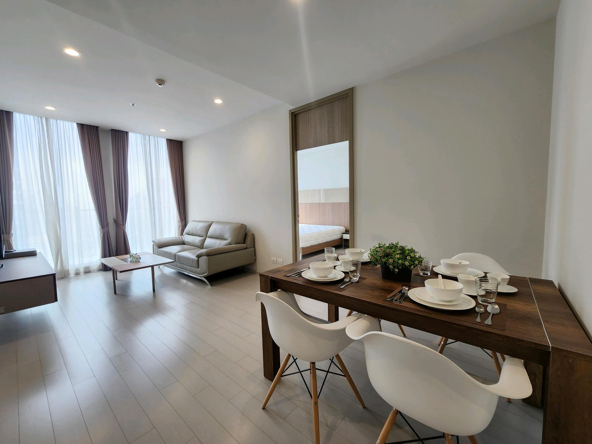 คอนโดวิทยุ ชิดลม หลังสวน : ห้องใหญ่พร้อมย้ายเข้า 2 ห้องนอน Noble Ploenchit 