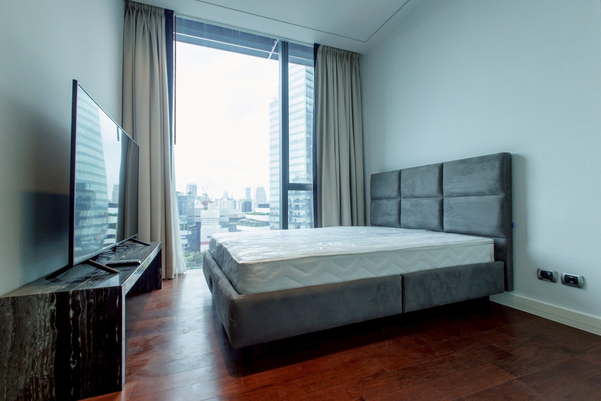 For RentCondoSukhumvit, Asoke, Thonglor : Marque Sukhumvit 39 High-Floor 2-Bedroom Spacious Residence with Open View Please call: 062-496-6454