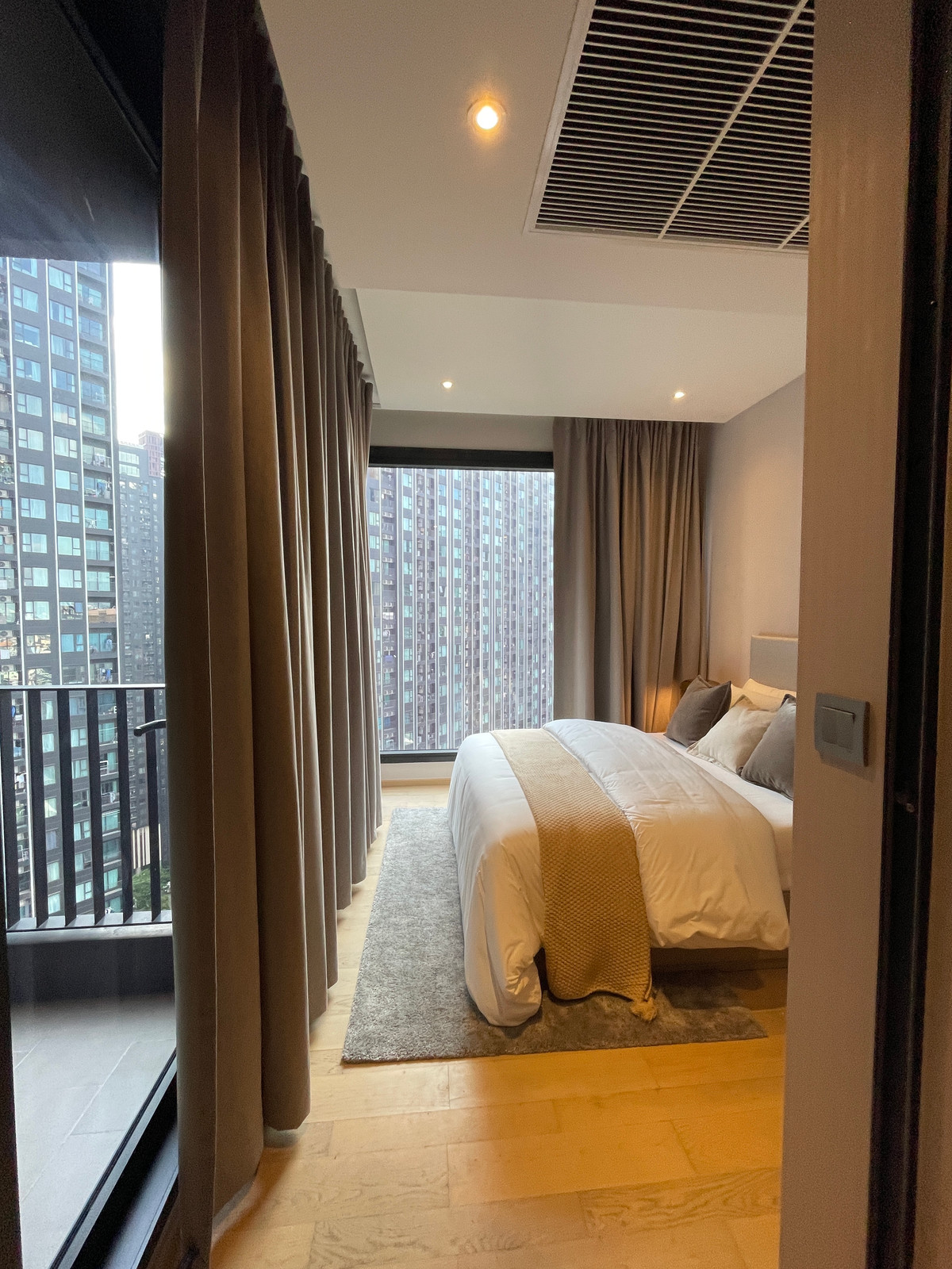 For SaleCondoRama9, Petchburi, RCA : Condo for sale, Ashton Asoke-Rama 9, functions, 1 bedroom, 1 bathroom, area 34.82 sq m, in the OMEGA building. Fully decorated and ready to move in (Fully-Decorated) and receive full promotions. The ultimate in luxury in the heart of New CBD only 230 m. f