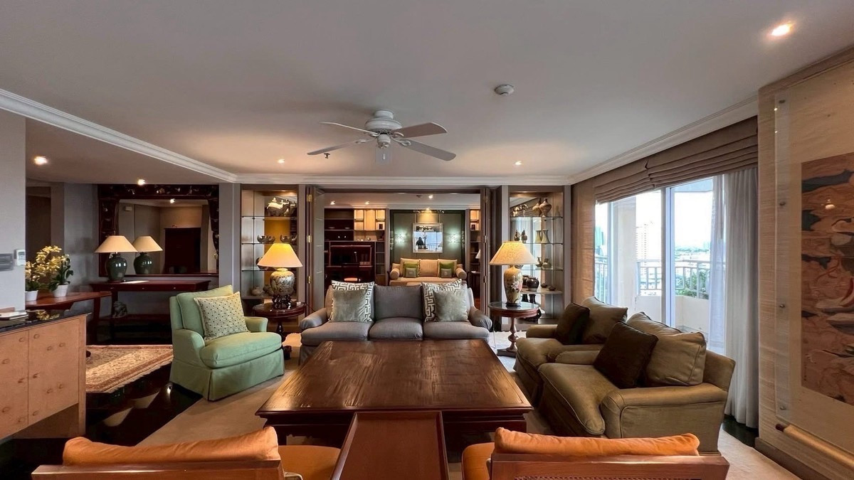 ให้เช่าคอนโดสาทร นราธิวาส : 🔹Sathorn Park Place🔹 Floor 20++ 
• 236.06 sq.m. • 2 Bedrooms 3 Bathrooms • 1 maid’s room with an en-suite bathroom