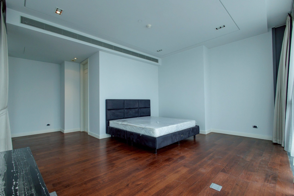 For RentCondoSukhumvit, Asoke, Thonglor : Marque Sukhumvit 39 High-Floor 2-Bedroom Spacious Residence with Open View Please call: 062-496-6454