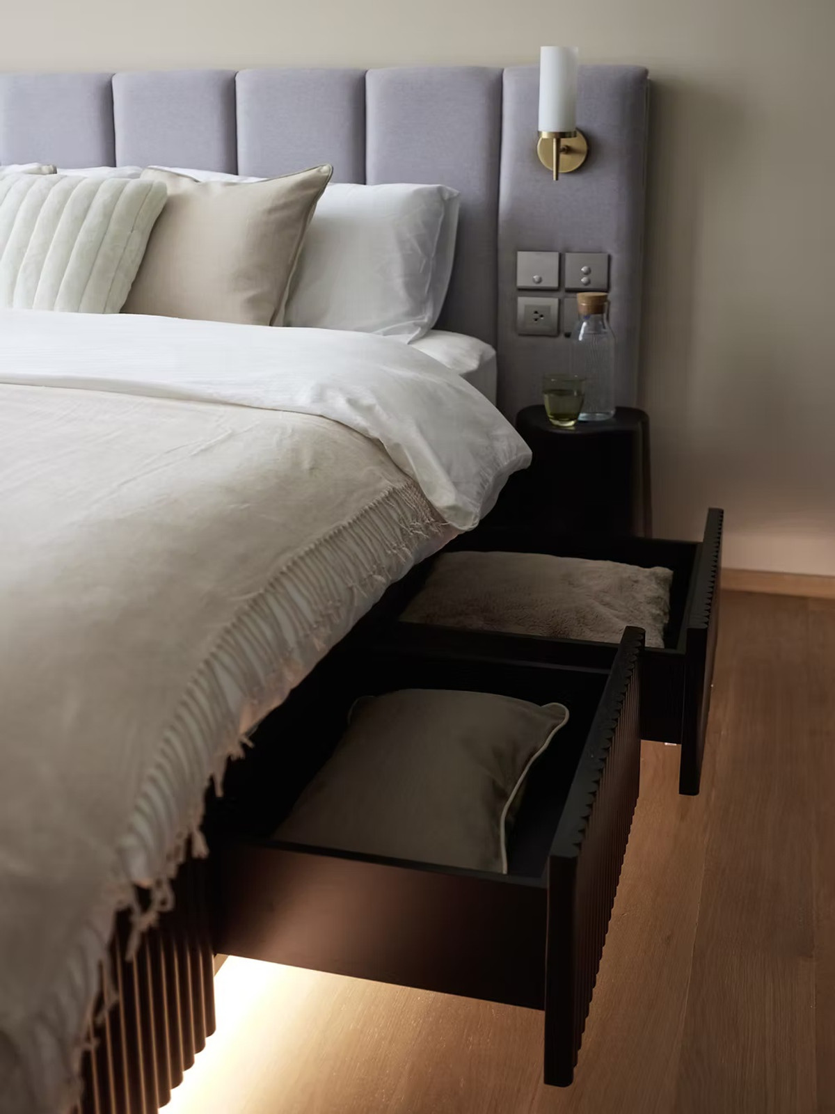 For RentCondoSukhumvit, Asoke, Thonglor : BEATNIQ Sukhumvit 32 High-Floor 2-Bedroom Duplex with Balcony Please call: 062-496-6454