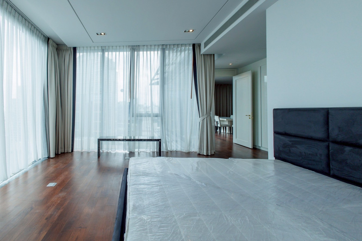 For RentCondoSukhumvit, Asoke, Thonglor : Marque Sukhumvit 39 High-Floor 2-Bedroom Spacious Residence with Open View Please call: 062-496-6454