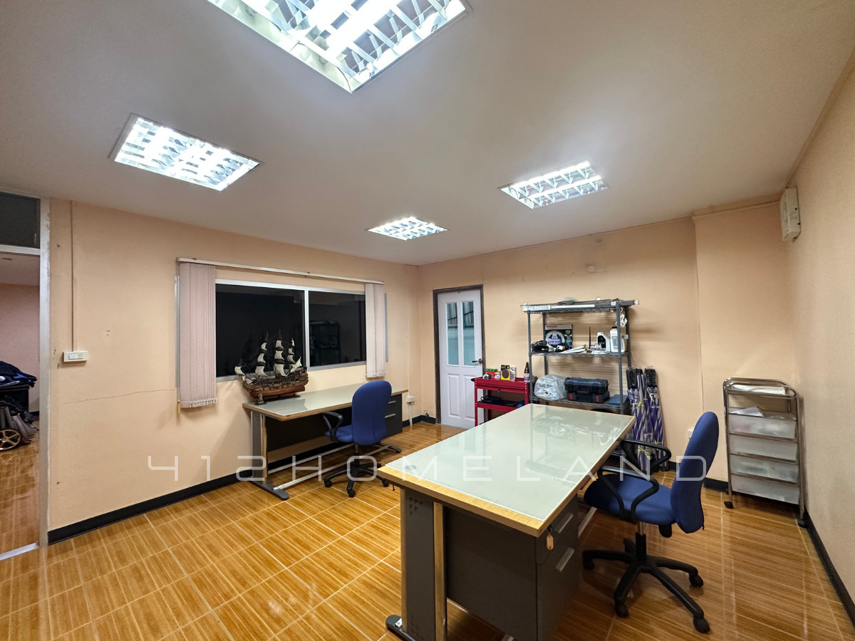 For SaleWarehouseSamut Prakan,Samrong : Urgent sale! Warehouse-factory 850 sq m, area 1 rai, large vehicles can enter, complete water and electricity, Bang Sao Thong, Samut Prakan.