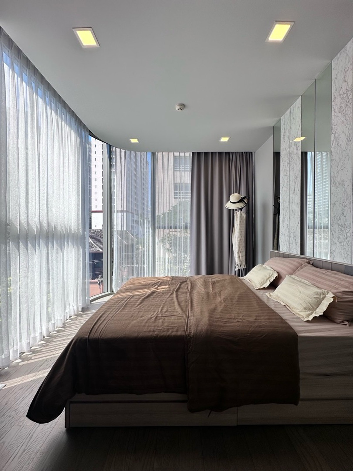 คอนโดสุขุมวิท อโศก ทองหล่อ : 3 ห้องนอน 3 ที่จอดรถ | Pet Friendly | Rent&Sell | พร้อมอยู่ - 082-4499822