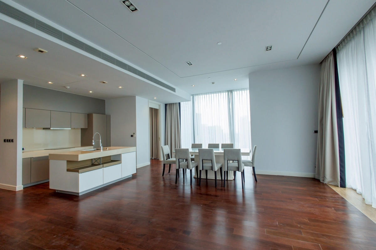For RentCondoSukhumvit, Asoke, Thonglor : Marque Sukhumvit 39 High-Floor 2-Bedroom Spacious Residence with Open View Please call: 062-496-6454