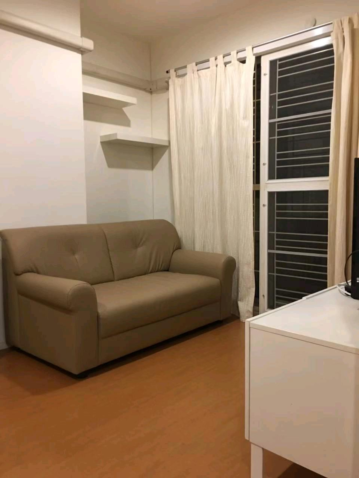 ให้เช่าคอนโดเสรีไทย-นิด้า : เช่า ลุมพินี นิด้า เสรีไทย 6500 ตึกb1 ชั้น4 สนใจติดต่อ line paolin1