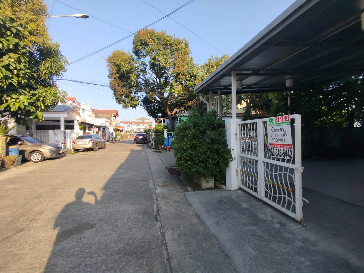 ขายทาวน์โฮมนนทบุรี บางใหญ่ บางบัวทอง : ขายทาวน์เฮ้าส์  หมู่บ้านนันทนาการ์เด้น2 30.3 ตรว. ซอยท่าอิฐ บางรักน้อย นนทบุรี 