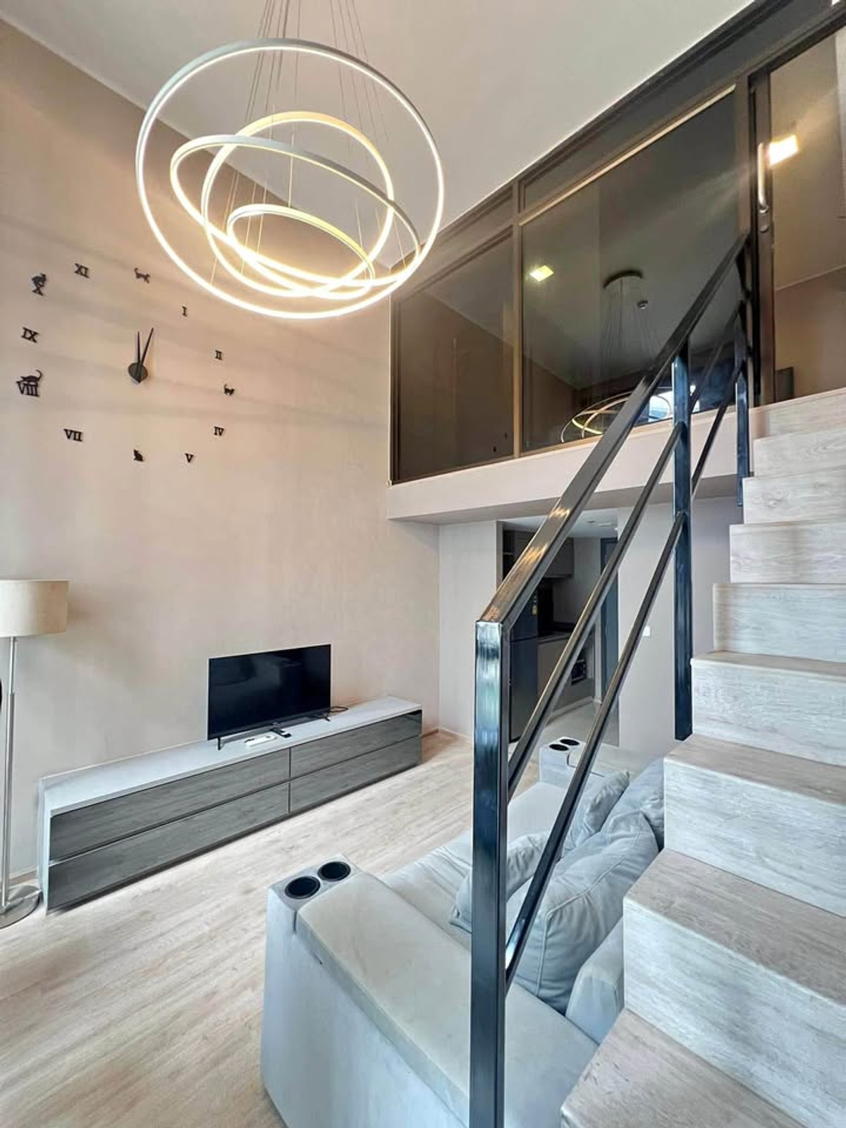 ให้เช่าคอนโดพระราม 9 เพชรบุรีตัดใหม่ RCA : 🔥 ให้เช่าคอนโดห้อง LOFT แบบ 2 ชั้น IDEO NEW พระราม 9 🔥 พร้อมเข้าอยู่