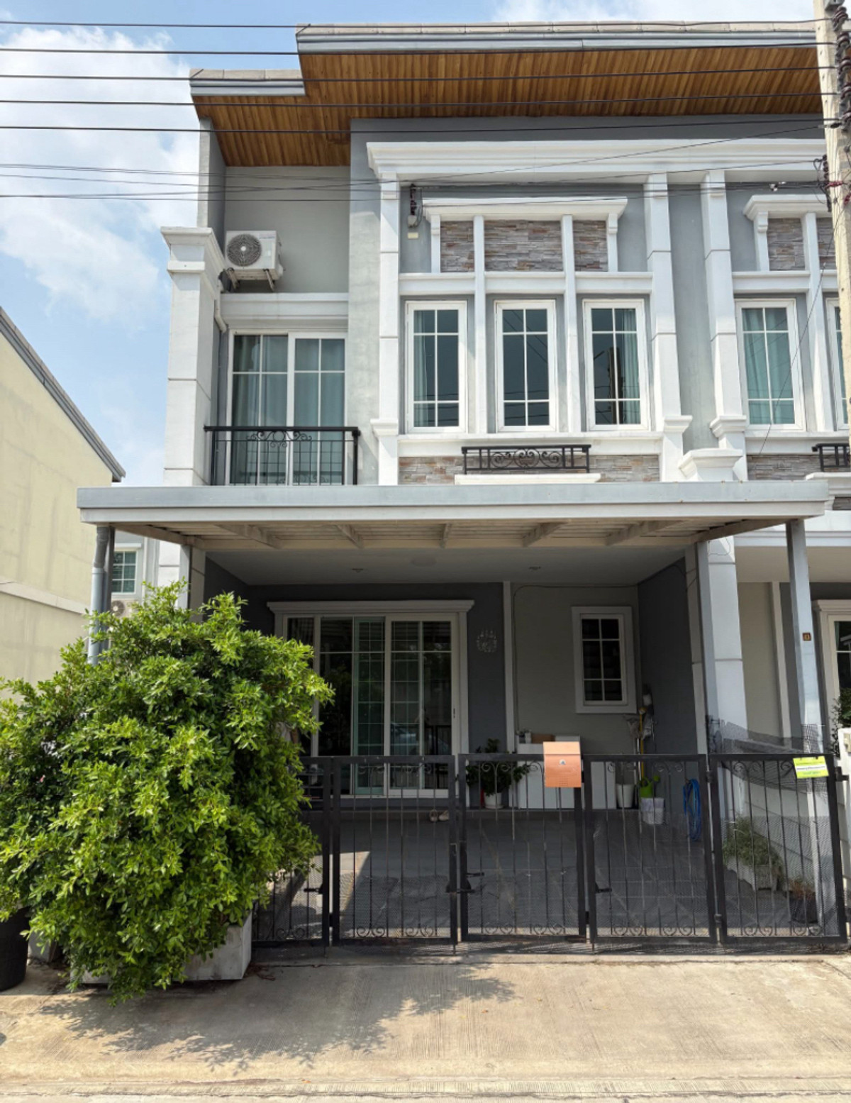 ให้เช่าทาวน์โฮมลาดกระบัง สุวรรณภูมิ : ให้เช่าทาวน์โฮม Golden Town 3 บางนา–สวนหลวง ใกล้ Mega Bangna และโรงเรียนนานาชาติ