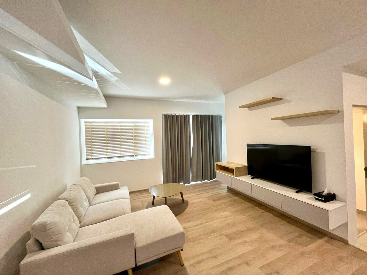 ให้เช่าทาวน์โฮมบางนา แบริ่ง ลาซาล : 🌟ให้เช่าทาวน์โฮม อินดี้ 2 บางนา-รามคำแหง 2 ทาวน์โฮม 2 ชั้น 3 ห้องนอน| 3 ห้องน้ำ ตกแต่งสวย เฟอร์ครบ💥ค่าเช่า 40,000 บาท/เดือน 