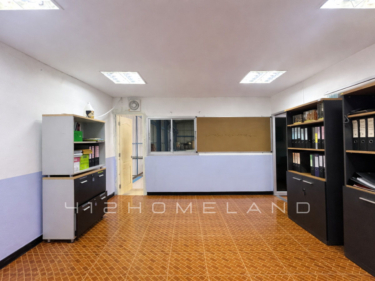 For SaleWarehouseSamut Prakan,Samrong : Urgent sale! Warehouse-factory 850 sq m, area 1 rai, large vehicles can enter, complete water and electricity, Bang Sao Thong, Samut Prakan.