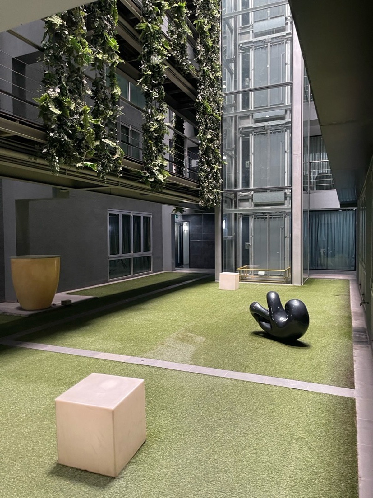 For RentCondoSilom, Saladaeng, Bangrak : 🏢🚊 Quad Silom for rent in the heart of Silom, next to BTS Chong Nonsi, convenient travel, surrounded by business areas and complete lifestyle, Silom, Saladaeng, Bangrak, Si Phraya, Surawong ✨🪴