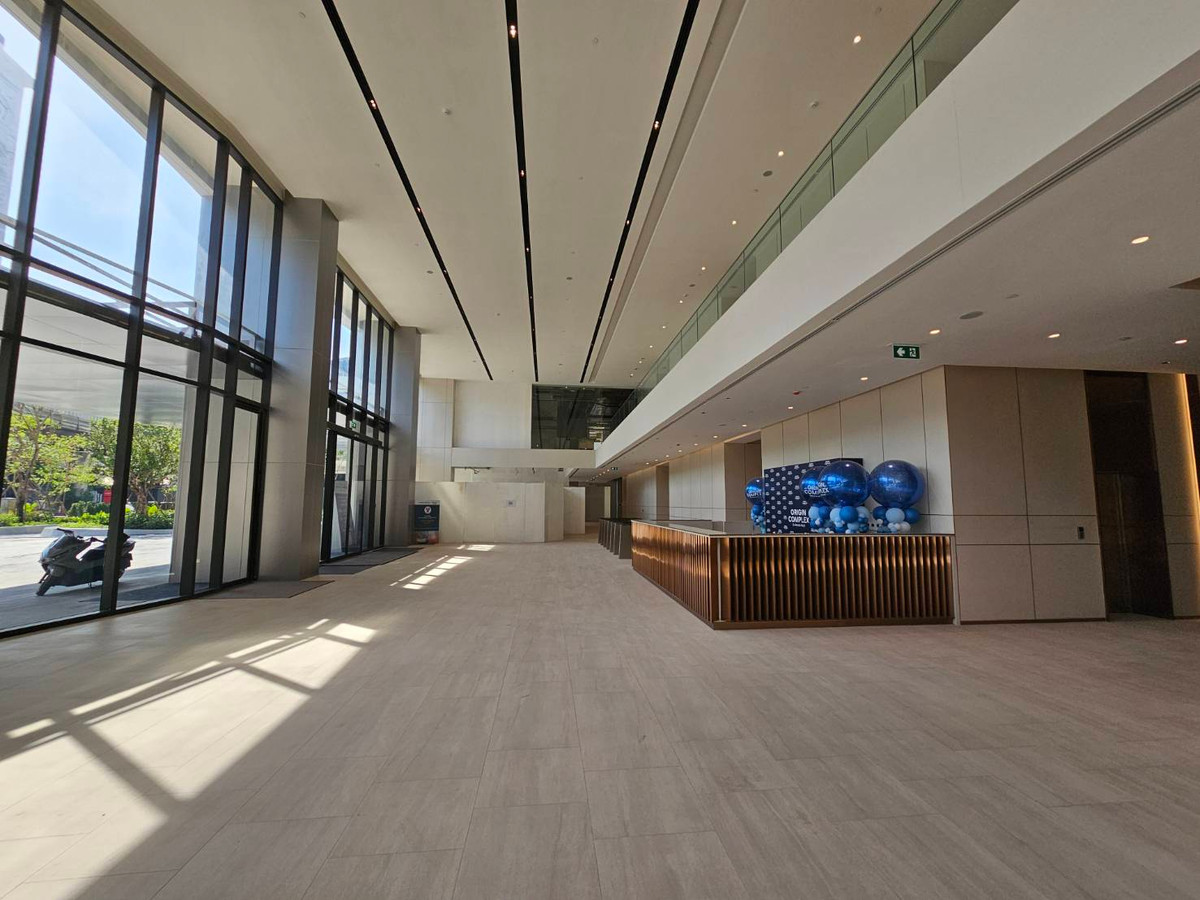 For RentOfficeAri,Anusaowaree : Office space for rent Shop space for rent  Origin complex sanampao BTS Sanam Pao, Phahonyothin Road, has a connection from BTS into the building, 87 sq m., rent 73,950 baht/month.