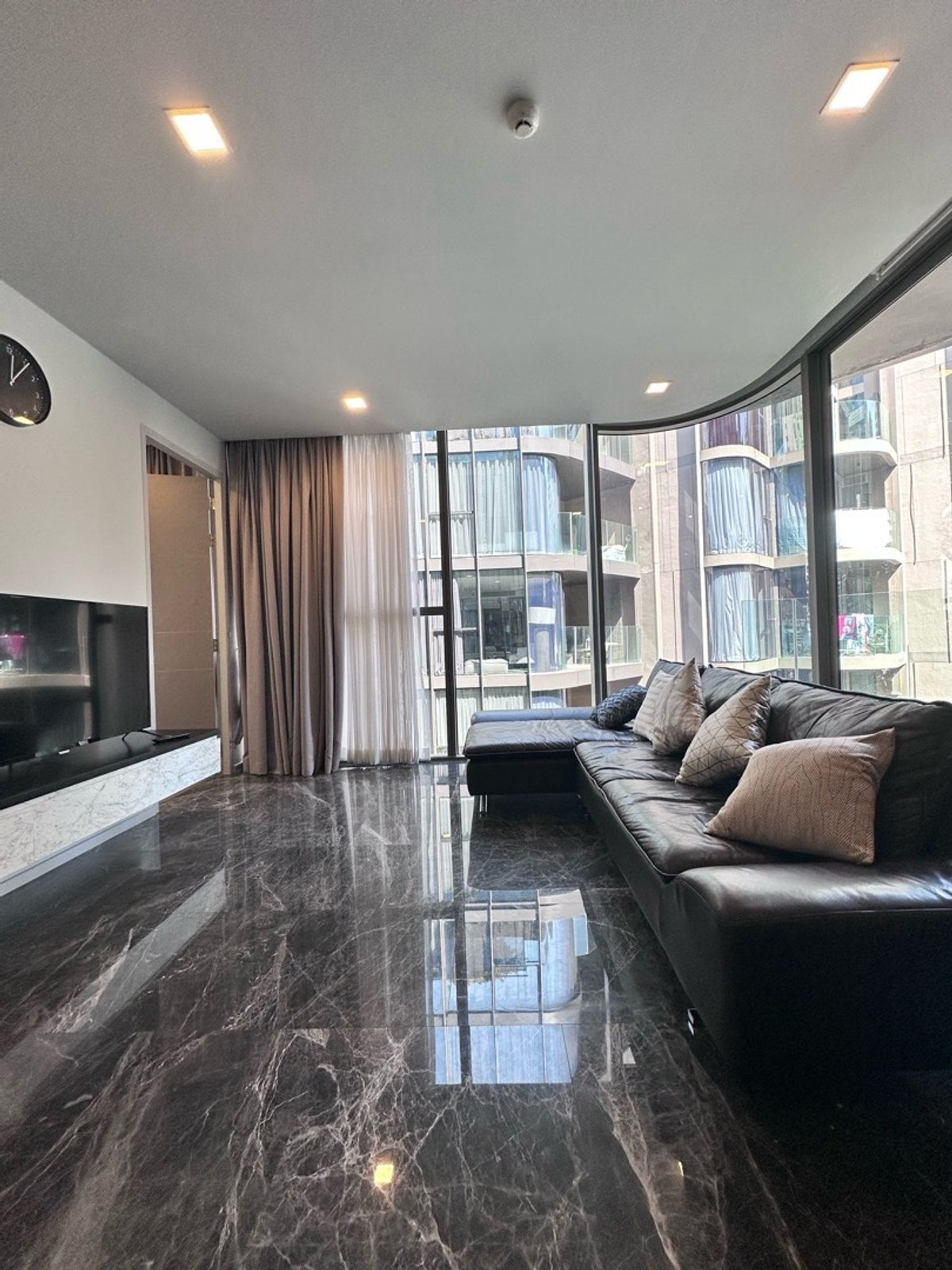 คอนโดสุขุมวิท อโศก ทองหล่อ : 3 ห้องนอน 3 ที่จอดรถ | Pet Friendly | Rent&Sell | พร้อมอยู่ - 082-4499822