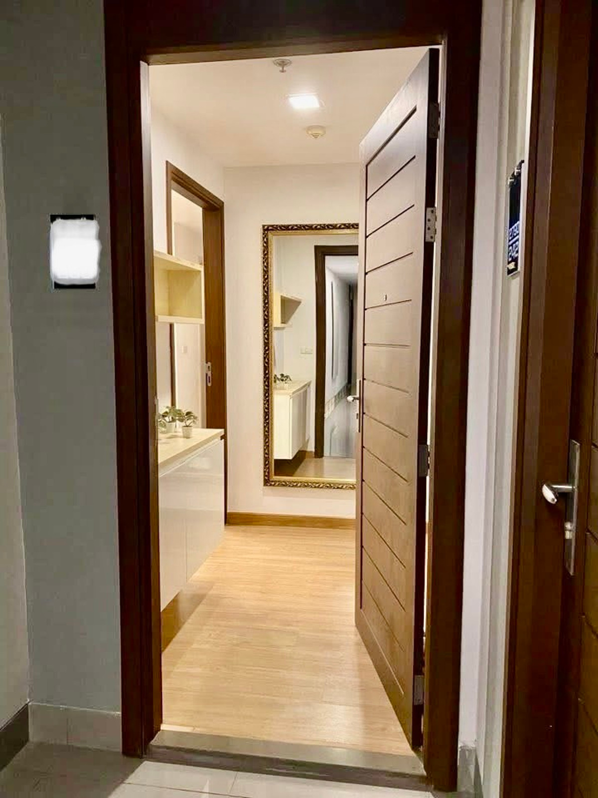 ให้เช่าคอนโดพระราม 9 เพชรบุรีตัดใหม่ RCA : ทรู ทองหล่อคอนโด 2ห้องนอน 2ห้องน้ำ 68ตรม. ชั้น 18 แต่งสวยครบ พร้อมอยู่ ราคา 25,000 บาท