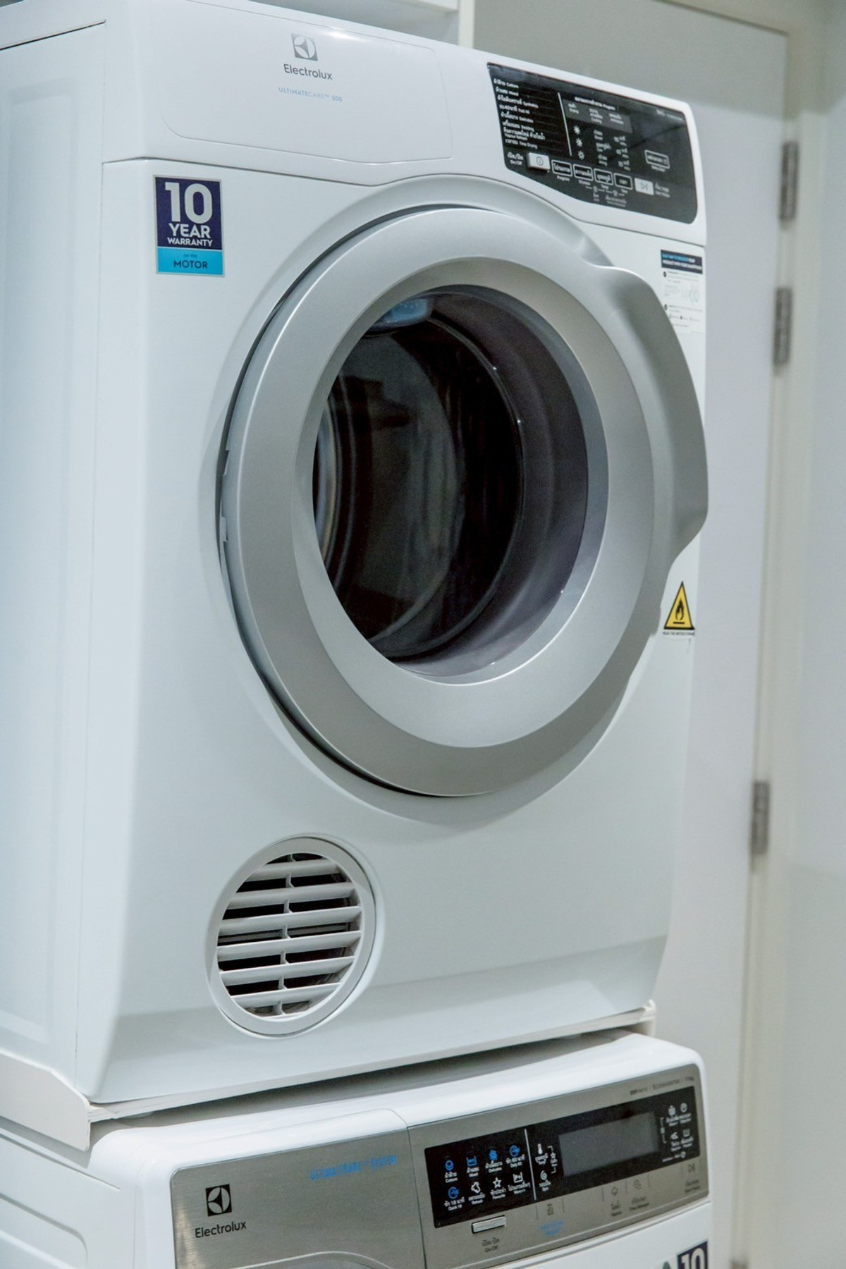 For RentCondoSukhumvit, Asoke, Thonglor : Marque Sukhumvit 39 High-Floor 2-Bedroom Spacious Residence with Open View Please call: 062-496-6454