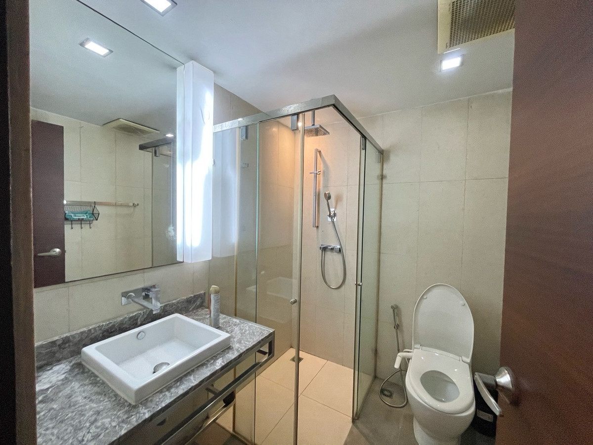 For RentCondoSilom, Saladaeng, Bangrak : 🏢🚊 Quad Silom for rent in the heart of Silom, next to BTS Chong Nonsi, convenient travel, surrounded by business areas and complete lifestyle, Silom, Saladaeng, Bangrak, Si Phraya, Surawong ✨🪴