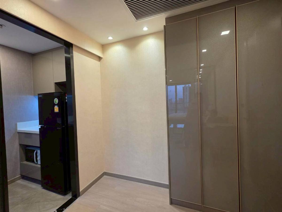 For RentCondoRama9, Petchburi, RCA : 🔥For Rent Now🔥 One Nine Five Asoke-Rama 9. Spacious room with beautiful view. Fully furnished and ready to move in. Near MRT Rama 9.