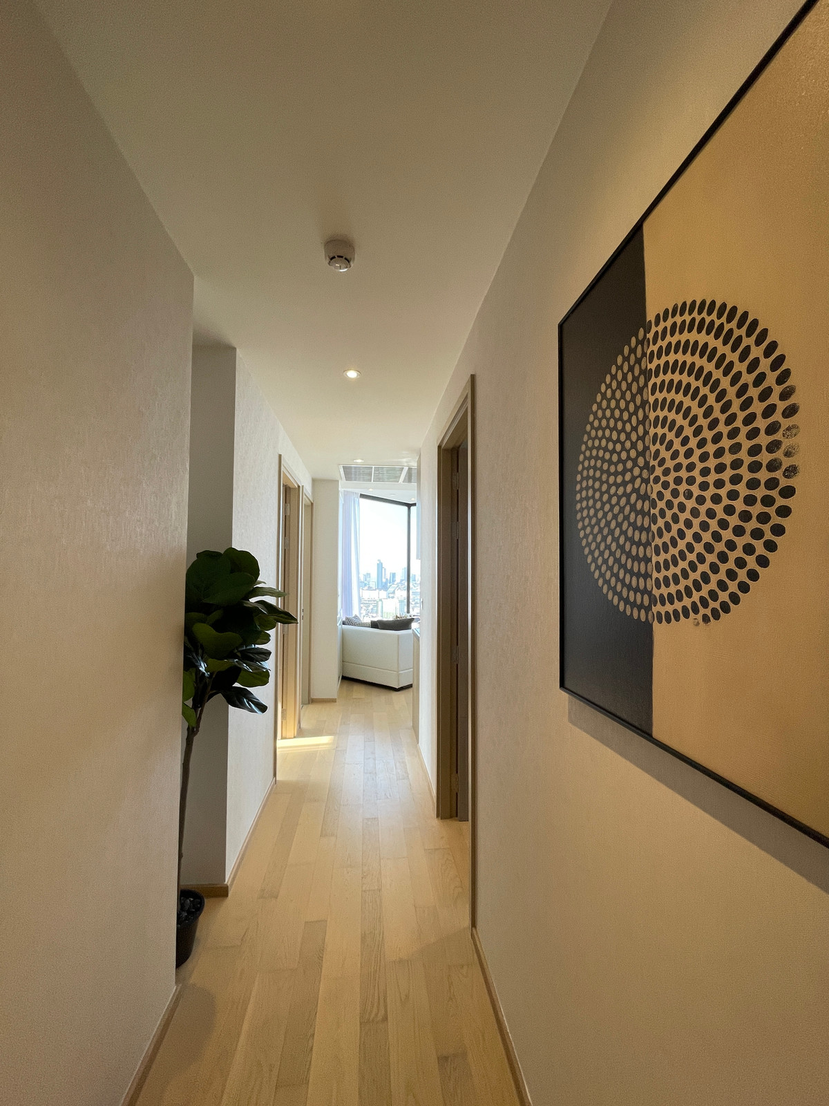 ขายคอนโดพระราม 9 เพชรบุรีตัดใหม่ RCA : ขายคอนโด Ashton อโศก-พระราม 9 ฟังก์ชั่น 2 ห้องนอน 2 ห้องน้ำ พื้นที่ใช้สอย 62.26 ตร.ม. ในตึก OMEGA ตกแต่งครบพร้อมเฟอร์นิเจอร์  พร้อมรับโปรโมชั่นจัดเต็ม ที่สุดของความ Luxury ใจกลาง New CBD เพียง 230 ม. จาก MRT