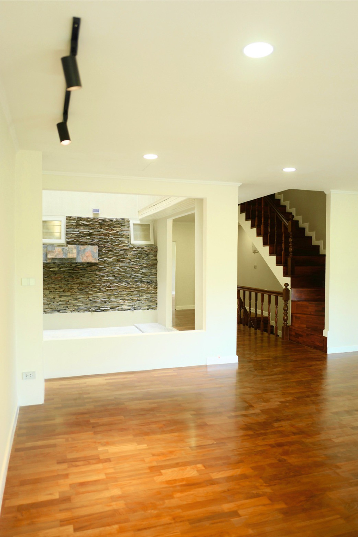 ขายทาวน์โฮมลาดพร้าว เซ็นทรัลลาดพร้าว : ทาวน์โฮม ซอย ลาดพร้าว 35 / 5 ห้องนอน (ขาย), Townhome Soi Ladprao 35 / 5 Bedrooms (FOR SALE) TPM304