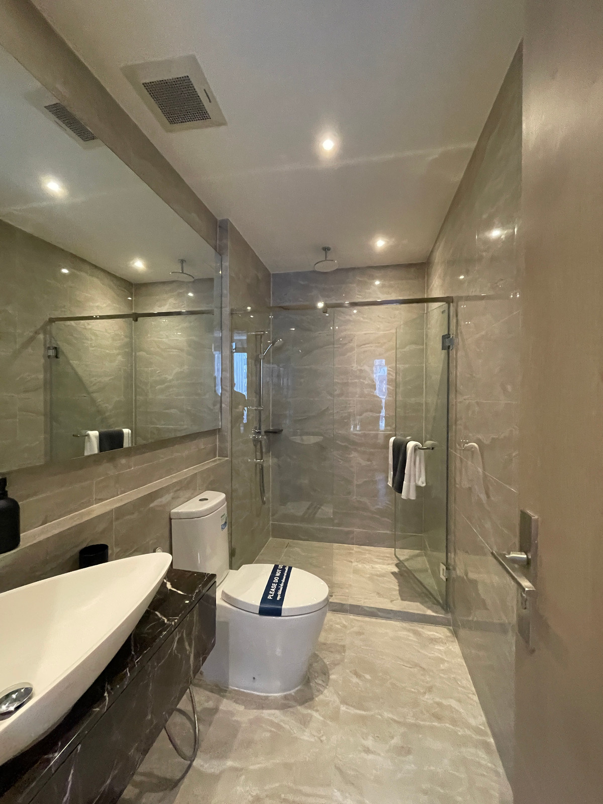 For SaleCondoRama9, Petchburi, RCA : Condo for sale, Ashton Asoke-Rama 9, functions, 1 bedroom, 1 bathroom, area 34.82 sq m, in the OMEGA building. Fully decorated and ready to move in (Fully-Decorated) and receive full promotions. The ultimate in luxury in the heart of New CBD only 230 m. f